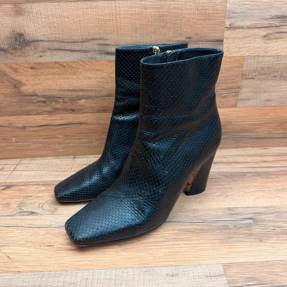 Jimmy Choo London size US10 UK7 Eu40 Black Textured Leather Ankle Boots